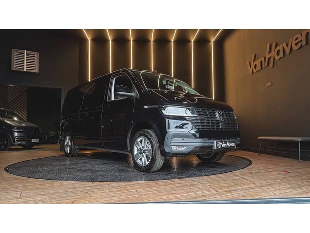 VOLKSWAGEN TRANSPORTER T6.1 Highline LWB 204PS DSG 4MOTION | Deep Black Pearl