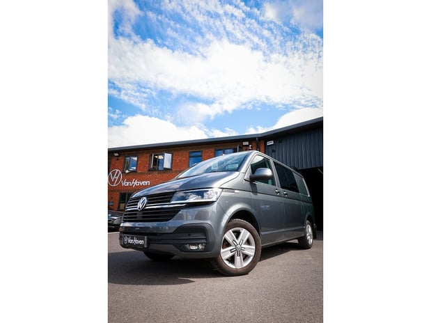 VOLKSWAGEN TRANSPORTER TDI T32 Highline Combi Van 2.0 Automatic Diesel