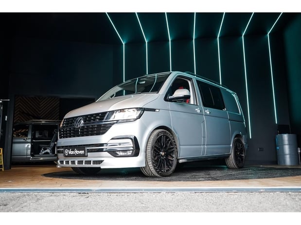 VOLKSWAGEN TRANSPORTER T6.1 TDI T32 Highline Combi Van 2.0 Automatic Diesel