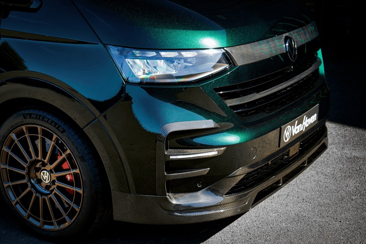 T7 front bumper and splitter detail