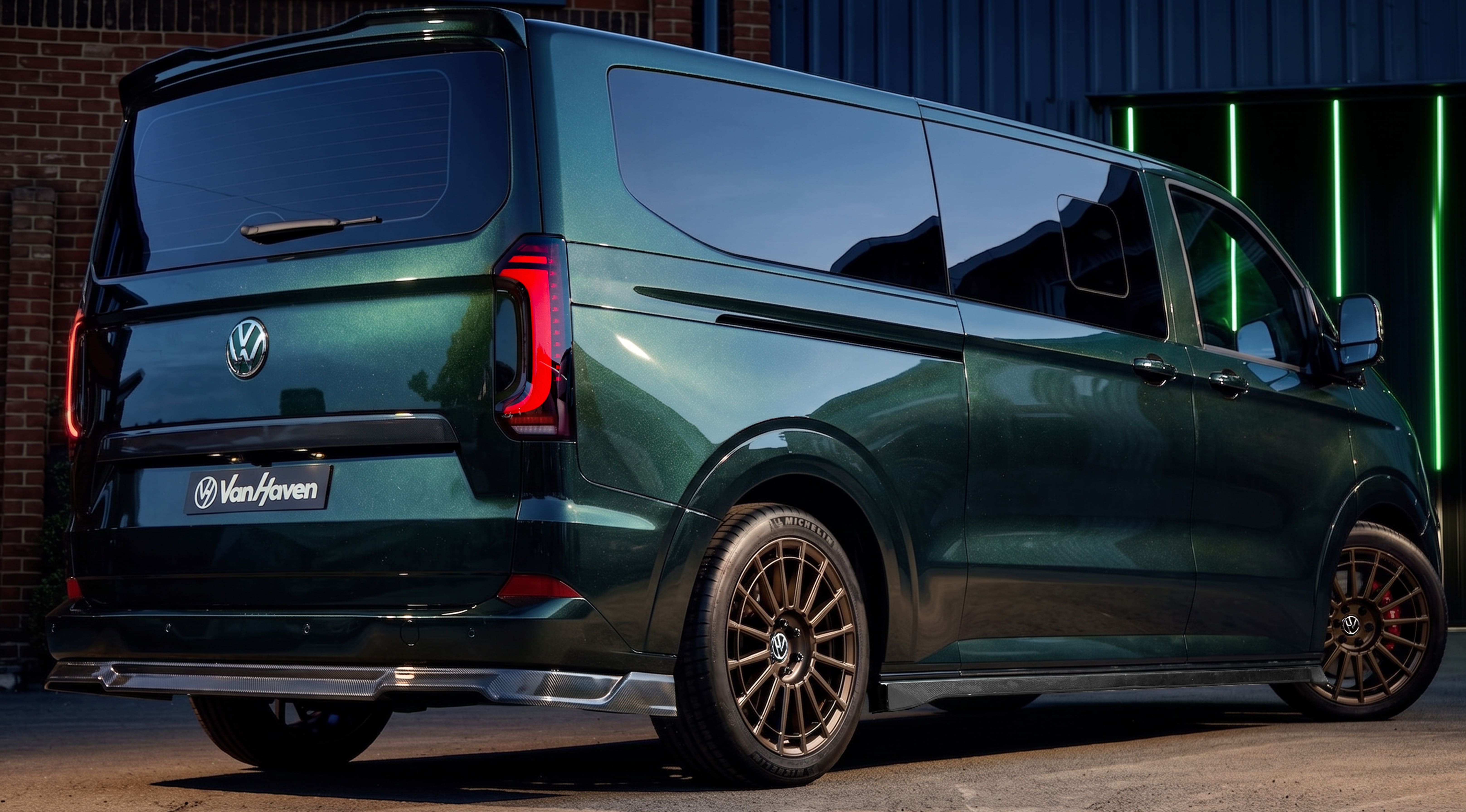 Van Haven T7 rear 3/4 view with bronze wheels